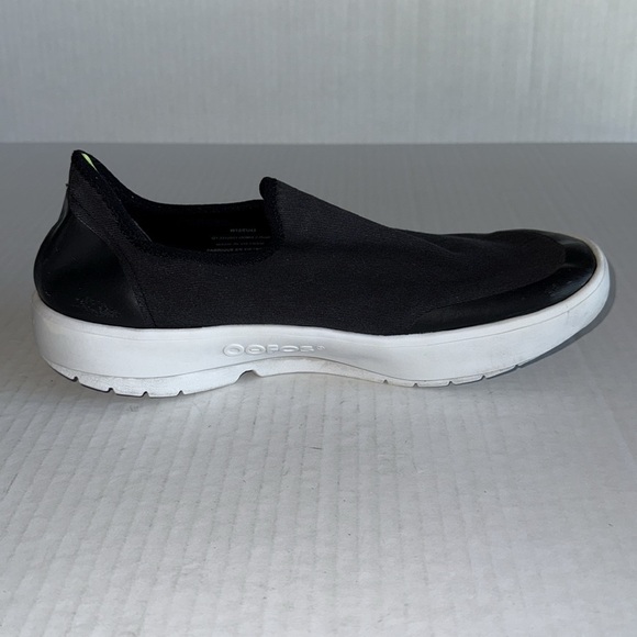 Oofos OOMG EEZEE Low Slip On Shoes In Black And White - Picture 5 of 12